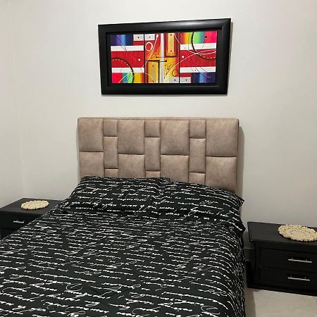 Apartamento Cerca A La Candelaria Y Hospitales Principales De Bogotá Zewnętrze zdjęcie